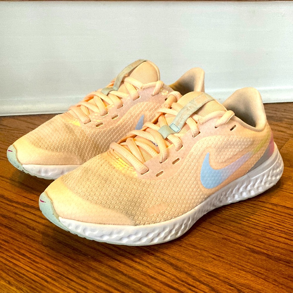Nike Revolution Peach Crimson Athletic Running Training Shoes Sz 3.5 Y